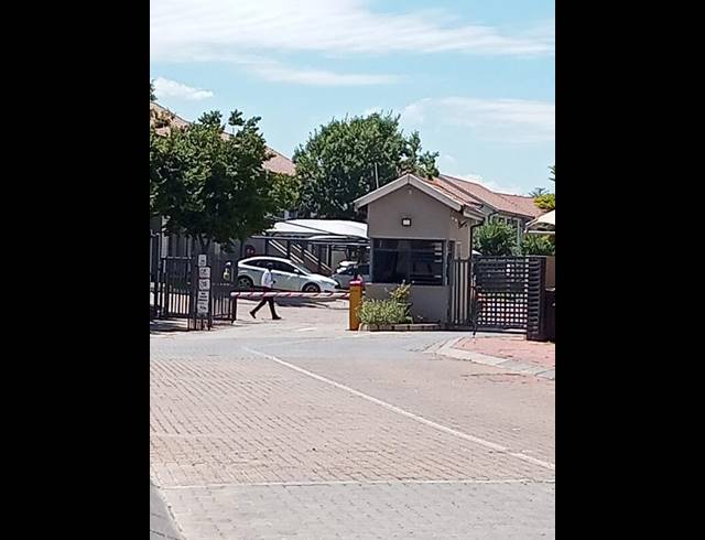 2 BEDROOM PROPERTY TO RENT IN LAKEFIELD